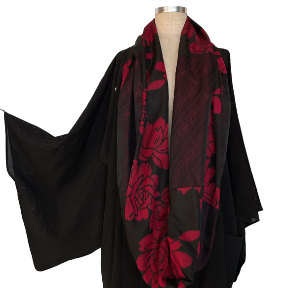 赤黒スヌード 男女兼用  ギフト 和装 和柄 贈り物 和モード 父の日 敬老の日 着物リメイク （R552） 2枚目の画像