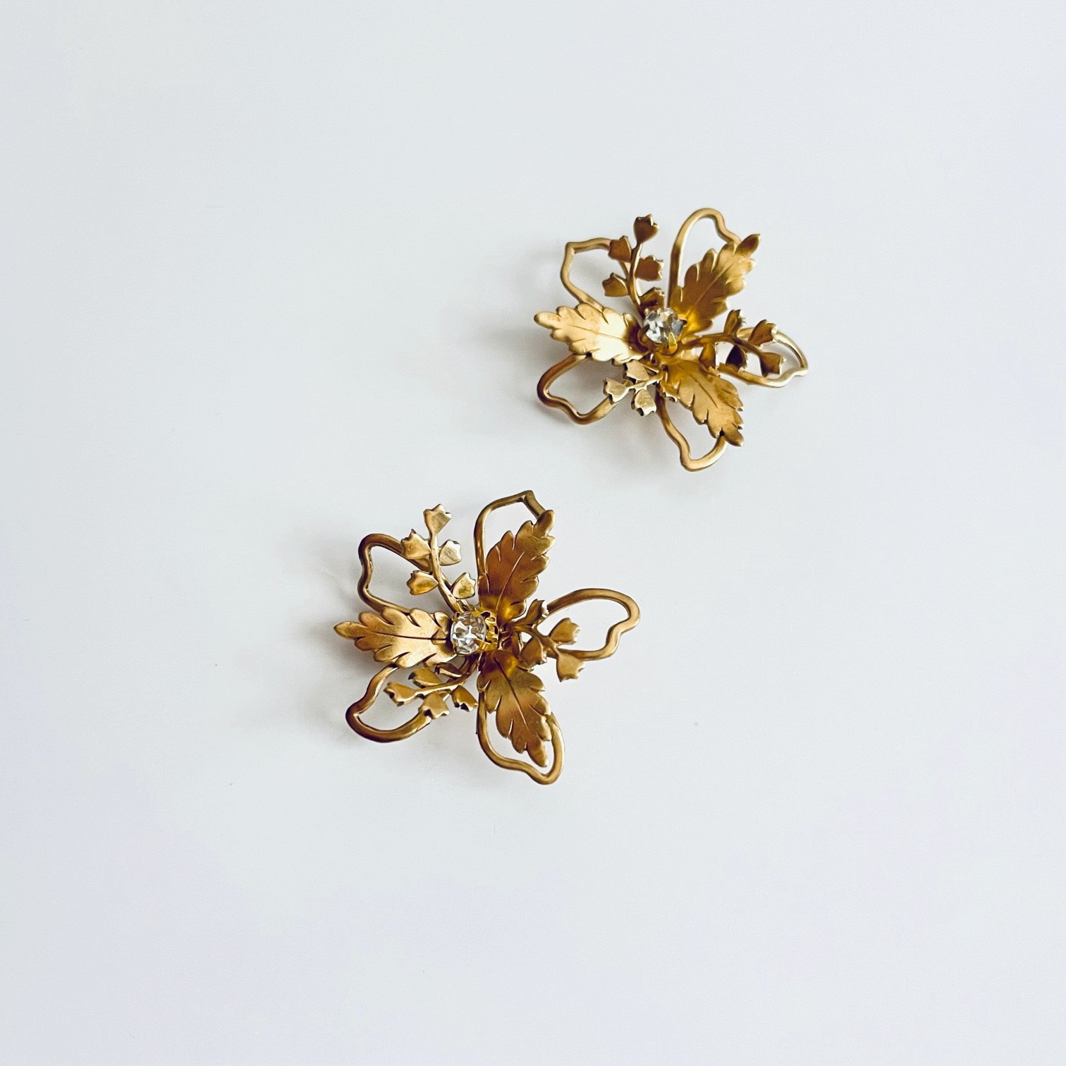 アドニスピアス