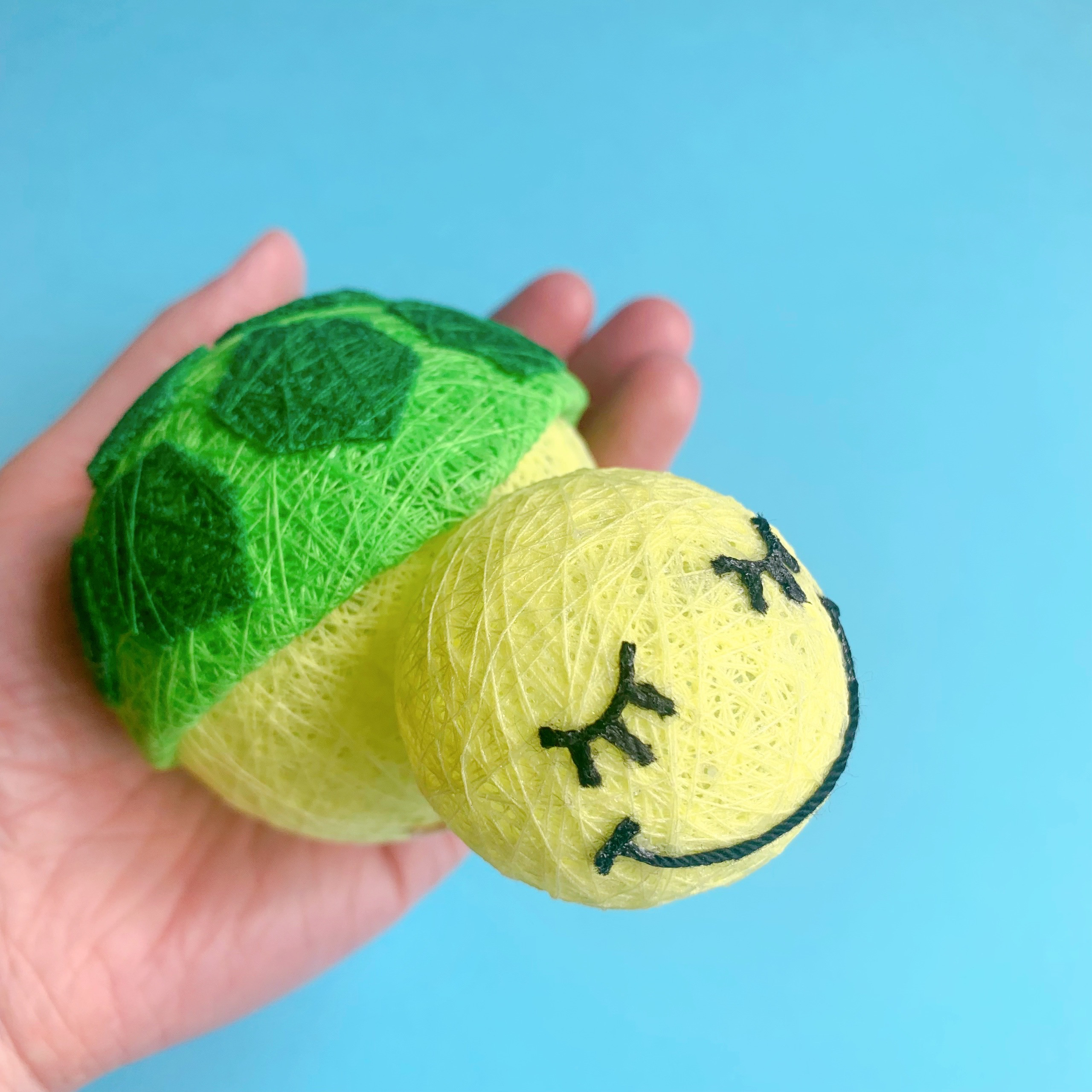 糸玉飾り　どうしても寝ちゃうカメ