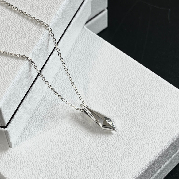 キラッと輝くクリスタルモチーフペンダント　Crystal PENDANT 4枚目の画像