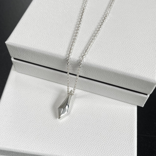 キラッと輝くクリスタルモチーフペンダント Crystal PENDANT