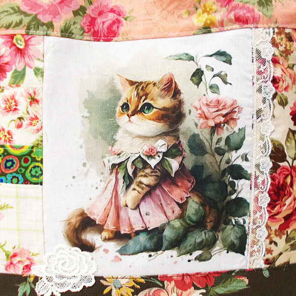 丸みトートバッグ ロマンティックな猫ちゃん手提げバッグ 薔薇 Dカン付き2WAY 4枚目の画像