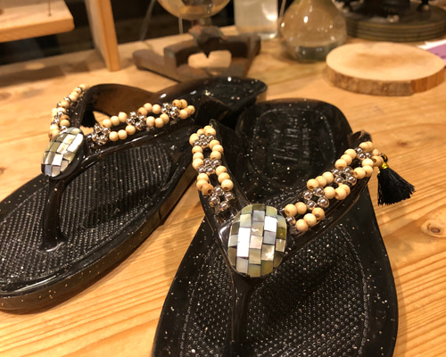 世界に1つしかないハンドメイドサンダル(白のLLサイズ)ぎょさん 回ん