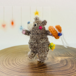 クマ ブローチ 帽子 肉球 アルパカ 毛糸 かぎ針編み bear 夏 6枚目の画像