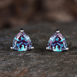 6月の誕生石アレキサンドライトピアス カラーチェンジストーンスタッド