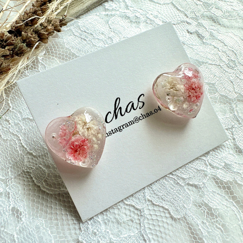クリアなピンクかすみ草ハートレジンピアス イヤリング ピアス 