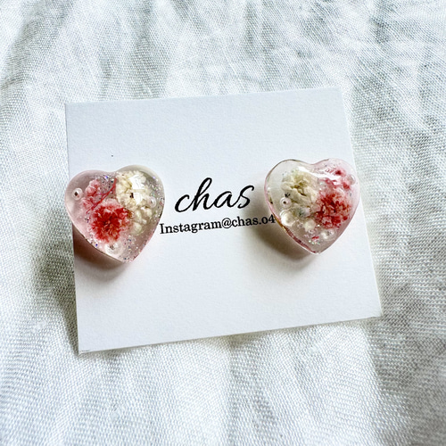 ちまっと苺♡かすみ草のハートピアス/イヤリング✩.*˚ クリアなピンクかすみ草ハートレジンピアス イヤリング ピアス