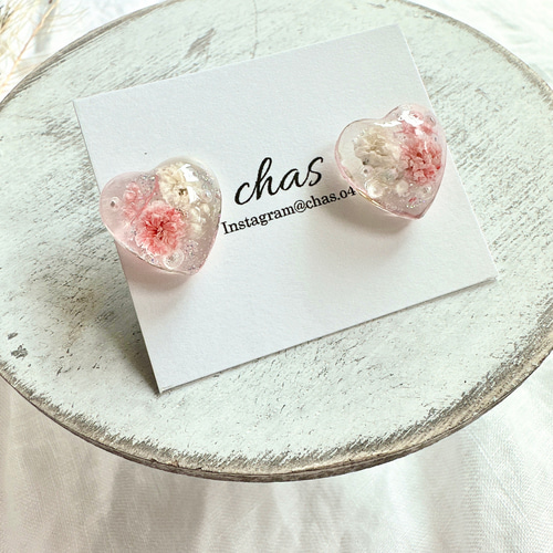 クリアなピンクかすみ草ハートレジンピアス イヤリング ピアス
