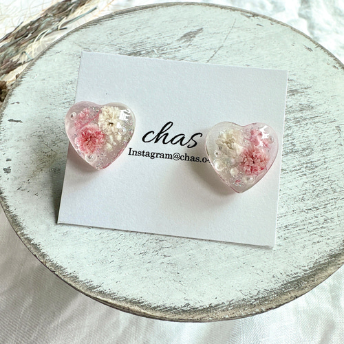 クリアなピンクかすみ草ハートレジンピアス イヤリング ピアス 