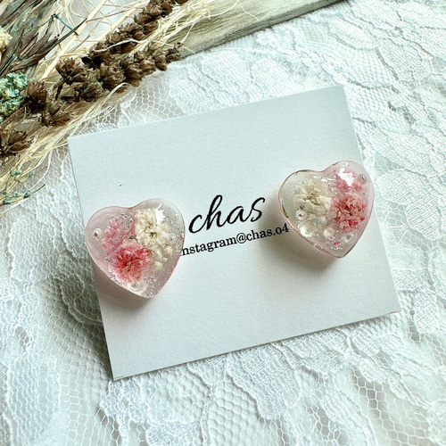 クリアなピンクかすみ草ハートレジンピアス イヤリング ピアス
