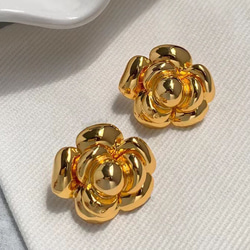 フラワーデザイン ピアス カメリア ゴールド ピアス（スタッド・一粒