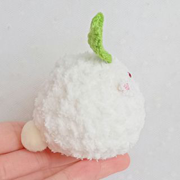 Yuanyuan Snow Rabbit 人形は装飾品を追加したり、色や手作りの編み糸を変更したりカスタマイズできます。 5枚目の画像