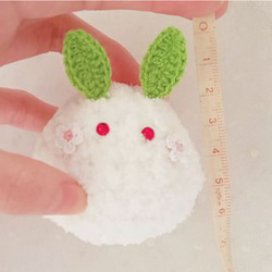 Yuanyuan Snow Rabbit 人形は装飾品を追加したり、色や手作りの編み糸を変更したりカスタマイズできます。 2枚目の画像