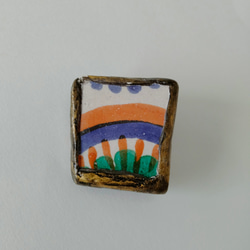 チュニジア陶器のカケラ　ブローチ　カラフル　ゴールド　ホワイト　石粉粘土　アクリル絵具　ボタニカル 7枚目の画像