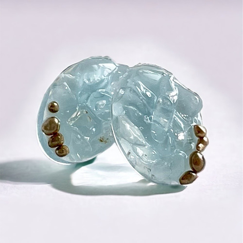 天然石のさざれ石ピアス オーシャン 青 ブルー 海 夏 クリア 水晶 