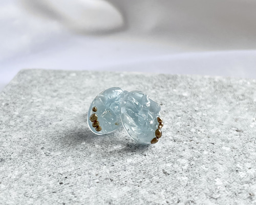 天然石のさざれ石ピアス オーシャン 青 ブルー 海 夏 クリア 水晶
