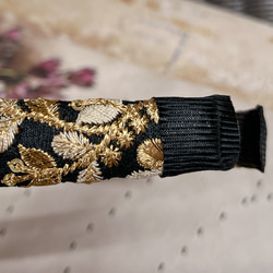 【再販】ゴールドフラワーシリーズ♡インド刺繍リボンのカチューシャ♡カーキ&ブラック♡ 4枚目の画像