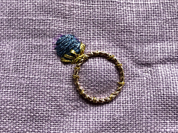 刺繍のファスナーポーチ☆リングとペンダント 5枚目の画像