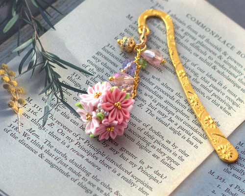 ❁桜色ブックマーカ－ ❁ つまみ細工 栞 ブックマーカー 読書のための