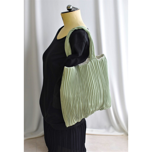 プリーツバッグ・ピスタチオグリーン Msize 持ち手選択できます