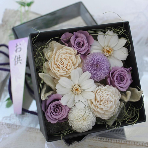 お供えアレンジ】シースルーボックスに想いを込めて お供えプチギフト