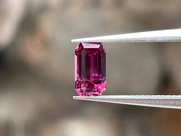 ガーネット ローズピンク ガーネット ルース 0.95 カラット エメラルド