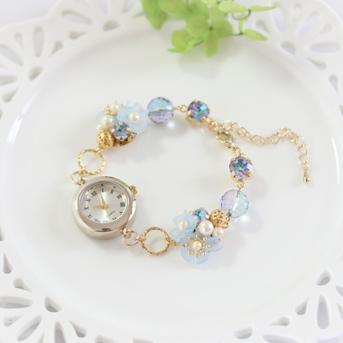 【7ao】小花ブレスレットウォッチ 受注生産」「時を刻む花園」水色小花とオーロラビーズのブレスレット