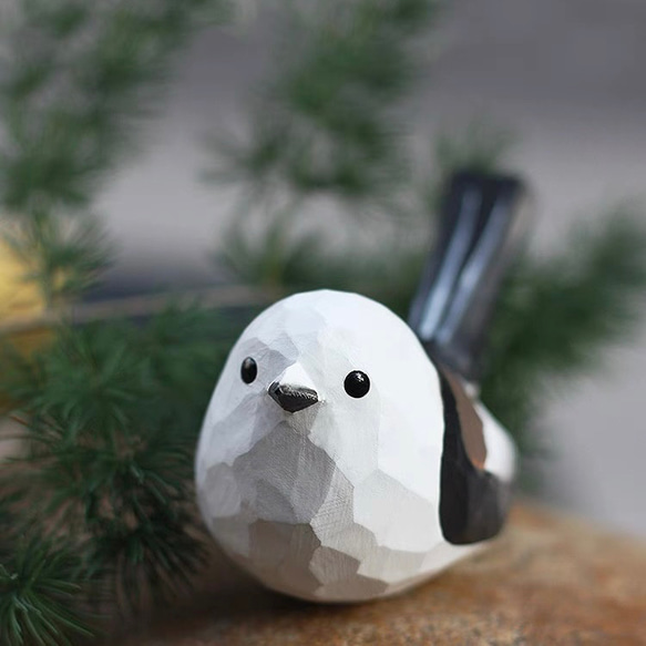 【シマエナガ】鳥好きさんへのプレゼント 置物 木彫り 雪の妖精 天然木 彫刻 受注制作 3枚目の画像