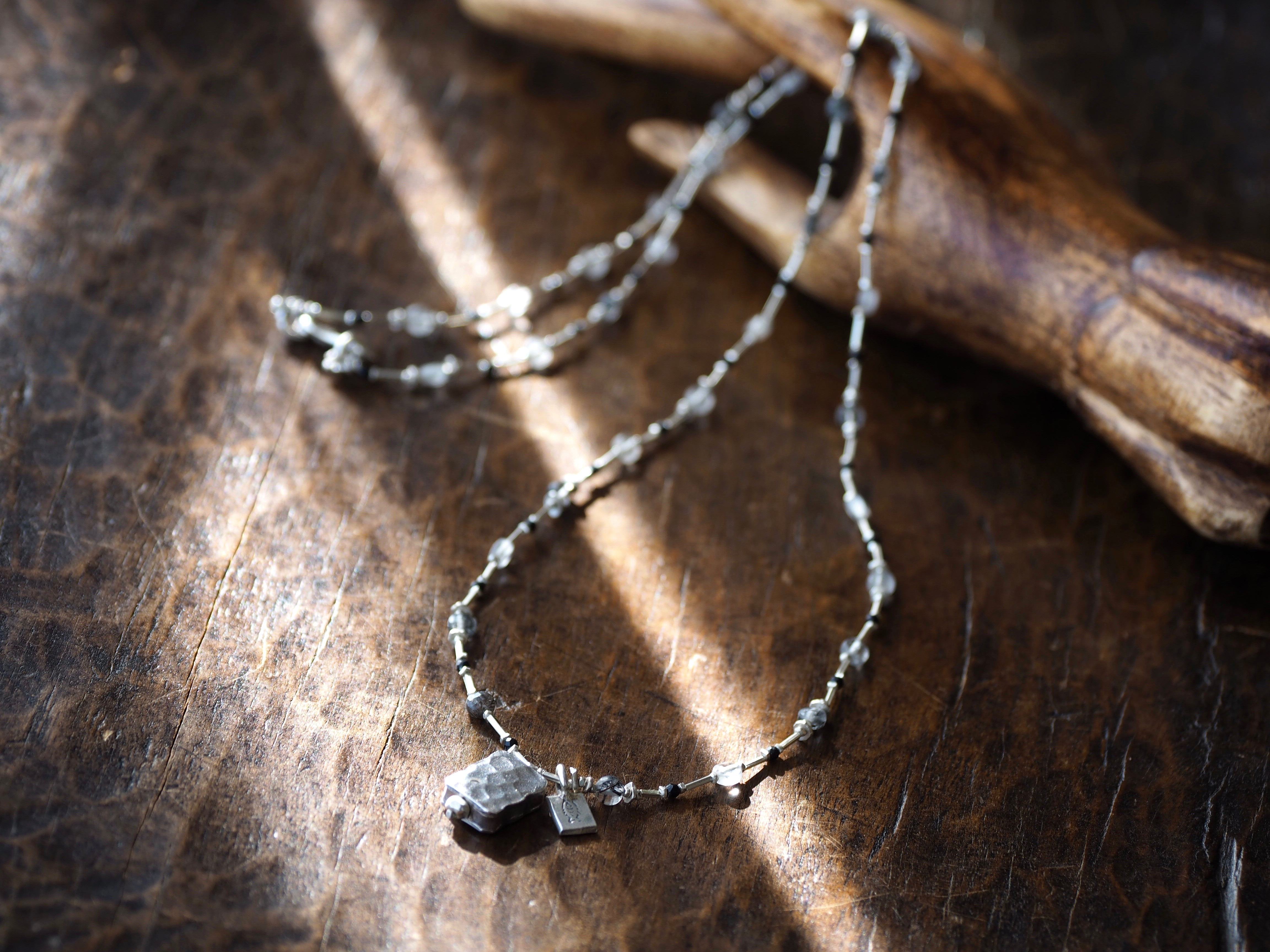 -Square top- silver necklace 'stone mix'