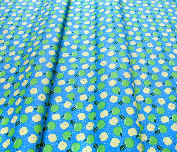 カットクロス Camelot Fabrics Feelin' Fruity 30200206-1 Apples Blue 4枚目の画像