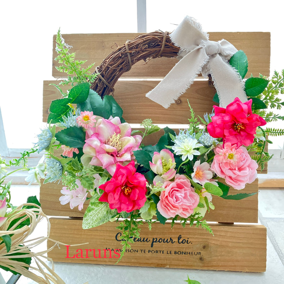 ピンクのワイルドローズと6月の花クリスマスローズのサマー