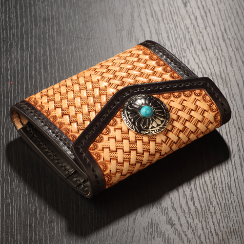 コンチョ付きバスケット刻印 三つ折ミニ財布（BLACK&TAN) 三つ折り財布  