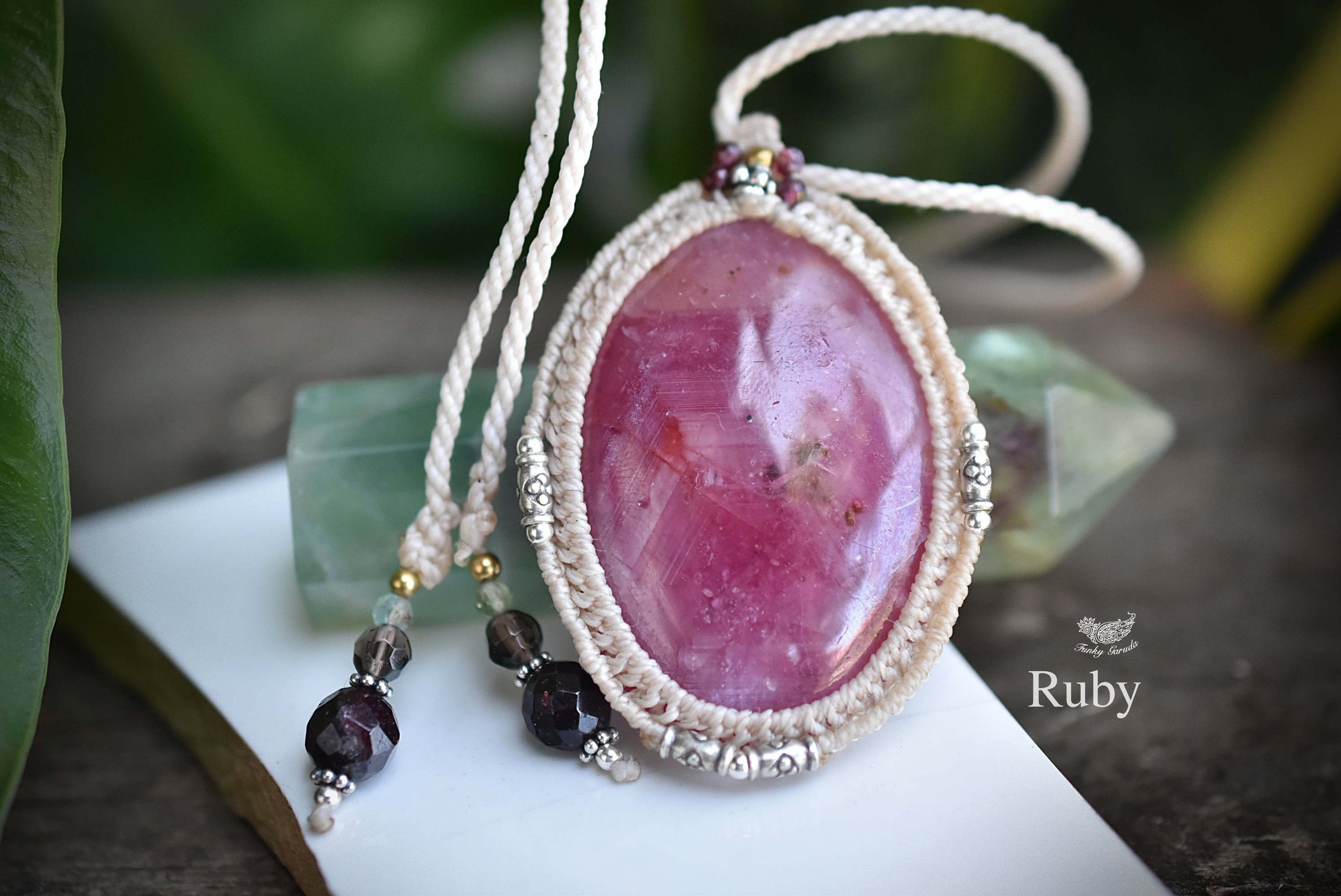 大粒★艶中心コランダム★ルビー マクラメネックレス1054