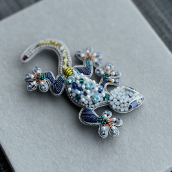 ビーズ刺繍のブローチ　-カラフルヤモリ-gecko 4枚目の画像