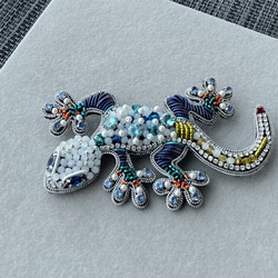 ビーズ刺繍のブローチ　-カラフルヤモリ-gecko 3枚目の画像