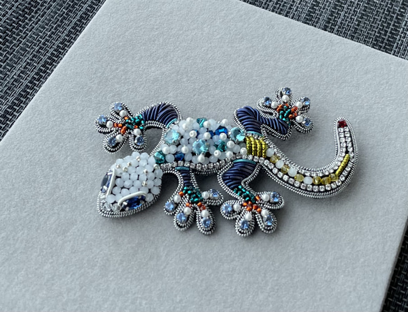 ビーズ刺繍のブローチ　-カラフルヤモリ-gecko 3枚目の画像