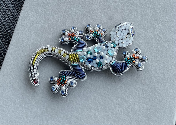 ビーズ刺繍のブローチ　-カラフルヤモリ-gecko 6枚目の画像
