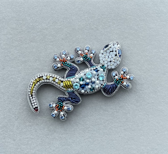 ビーズ刺繍のブローチ　-カラフルヤモリ-gecko 2枚目の画像