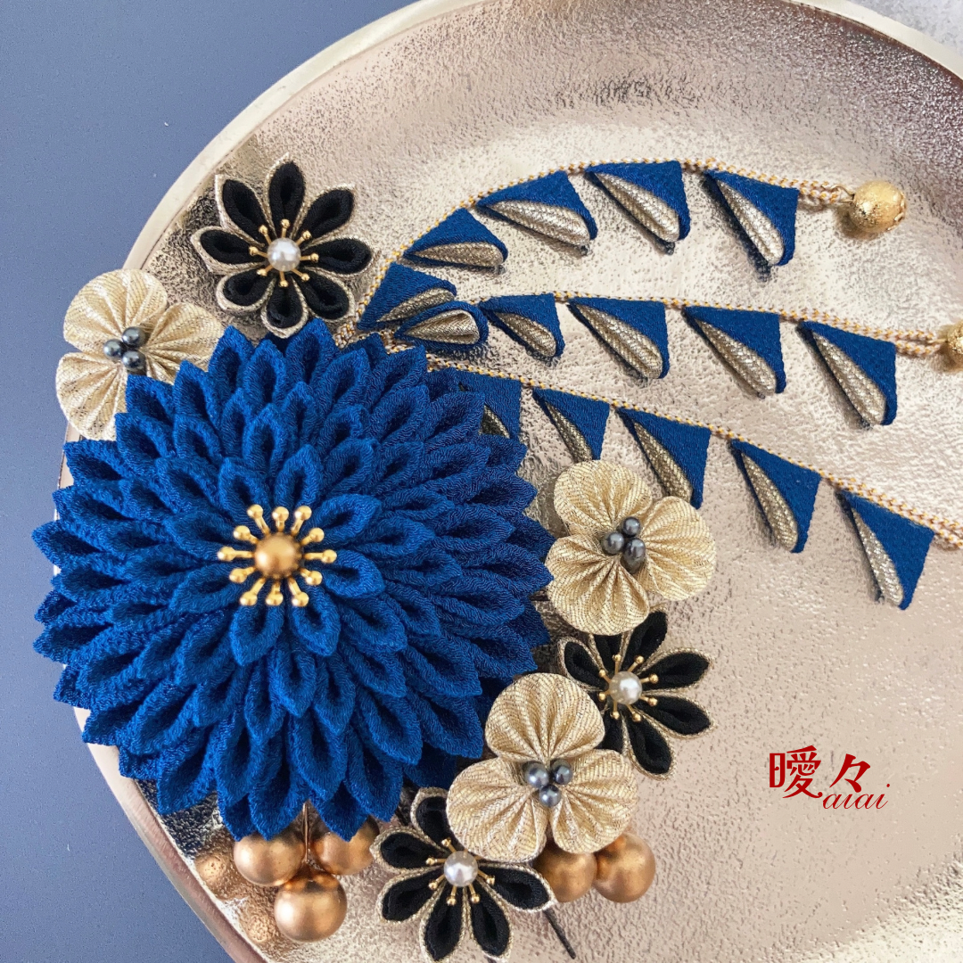 シックな髪飾り＊青(薄紺)♩【つまみ細工髪飾り】和装　着物　振袖　袴　色打掛け　青　紺　黒　ゴールド
