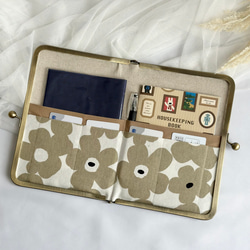 嵩張らない！母子手帳ケース (Mサイズ用) コンパクト がま口 北欧　フラワー　B6  マルチケース　手帳カバー　 6枚目の画像
