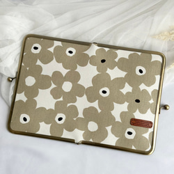 嵩張らない！母子手帳ケース (Mサイズ用) コンパクト がま口 北欧　フラワー　B6  マルチケース　手帳カバー　 4枚目の画像