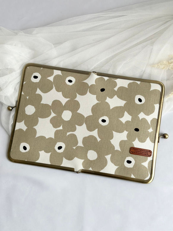 嵩張らない！母子手帳ケース (Mサイズ用) コンパクト がま口 北欧　フラワー　B6  マルチケース　手帳カバー　 4枚目の画像