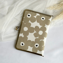 嵩張らない！母子手帳ケース (Mサイズ用) コンパクト がま口 北欧　フラワー　B6  マルチケース　手帳カバー　 3枚目の画像