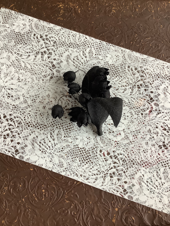 リネンで作った黒い鈴蘭 2枚目の画像