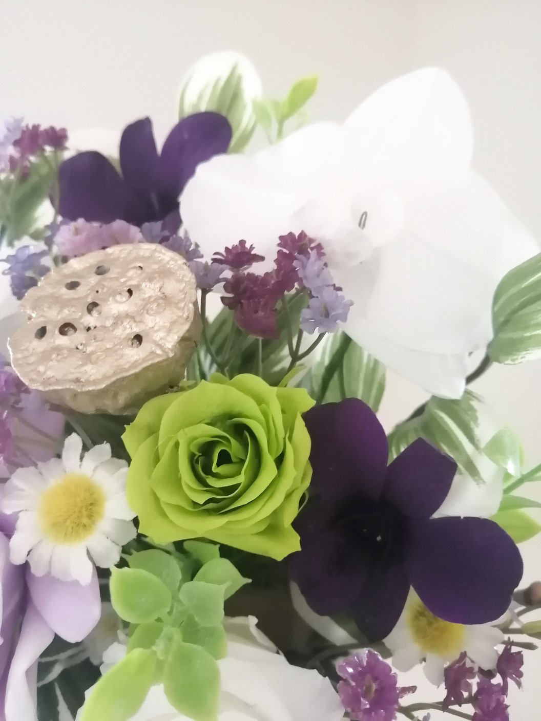 豪華なお供え花B仏花 35cm ケース　仏壇　胡蝶蘭　プリザーブドフラワー「クチナシ」他薔薇　菊　　ケース入り