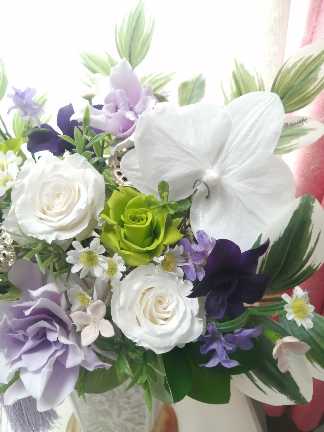 豪華なお供え花B仏花 35cm ケース　仏壇　胡蝶蘭　プリザーブドフラワー「クチナシ」他薔薇　菊　　ケース入り