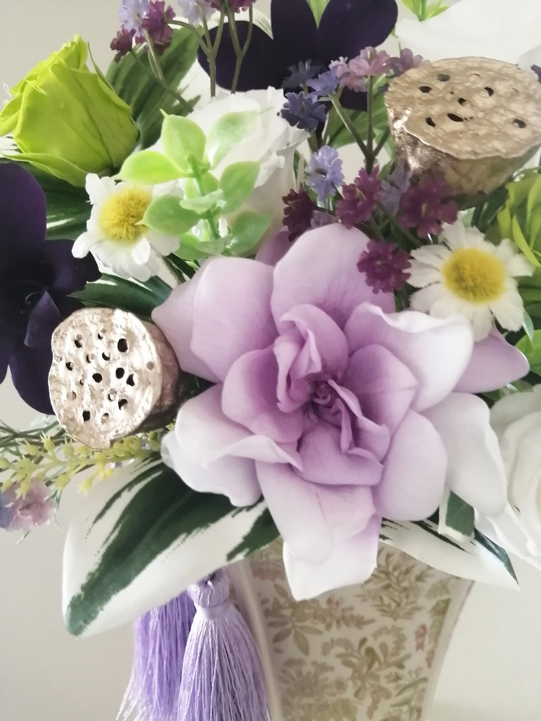 豪華なお供え花B仏花 35cm ケース　仏壇　胡蝶蘭　プリザーブドフラワー「クチナシ」他薔薇　菊　　ケース入り