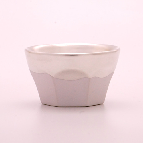 紅白ぐい呑みペアセット（銀彩効果で日本酒が美味しくなる酒杯