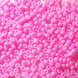 丸大ビーズ オパークピンク 透けていないお菓子のようなピンク色 2枚目の画像