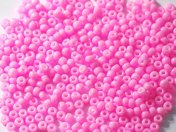 丸大ビーズ オパークピンク 透けていないお菓子のようなピンク色 2枚目の画像